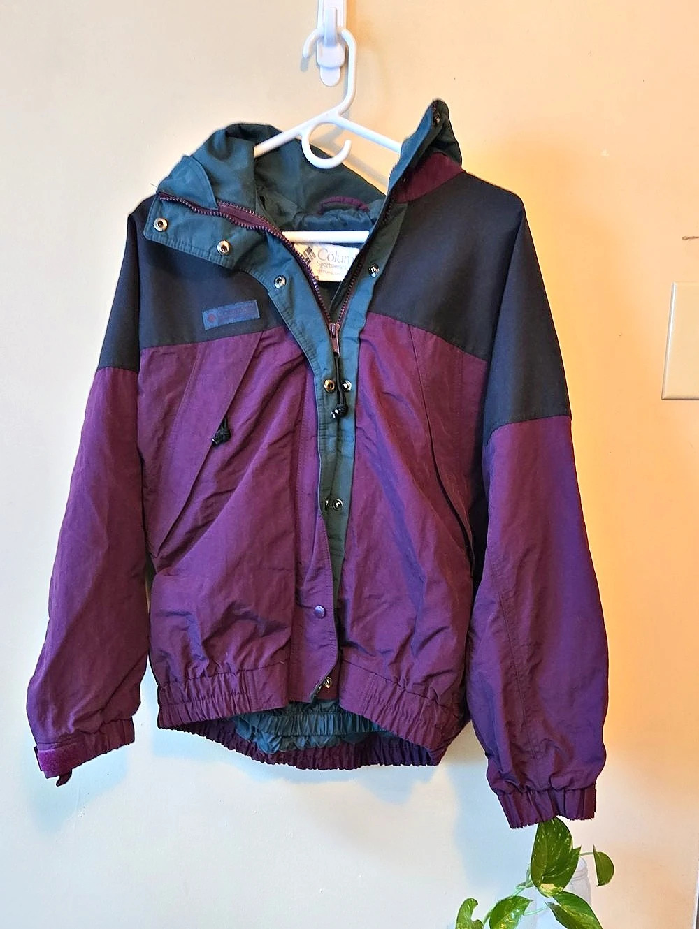 Columbia Color Block Jacket in Purple & Black Size Medium